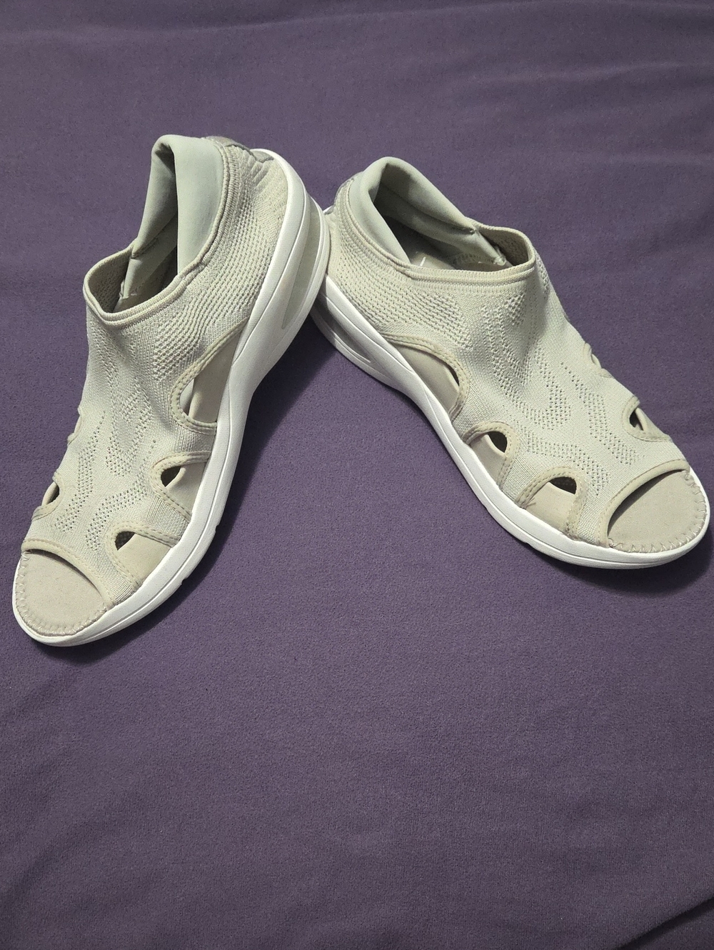 Bzees Women’s Light Beige Knit Open-Toe Slip-On Sandals